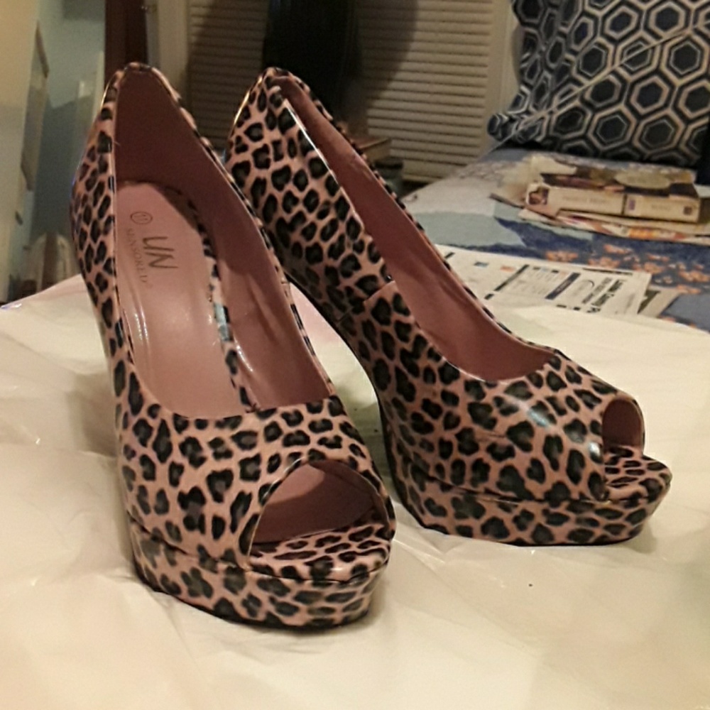 Pump heels